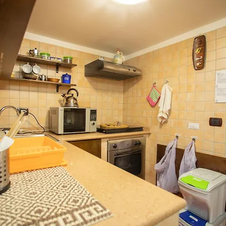Sofia With Balcony Old Town And Center Private Garage Апартаменты Бари
